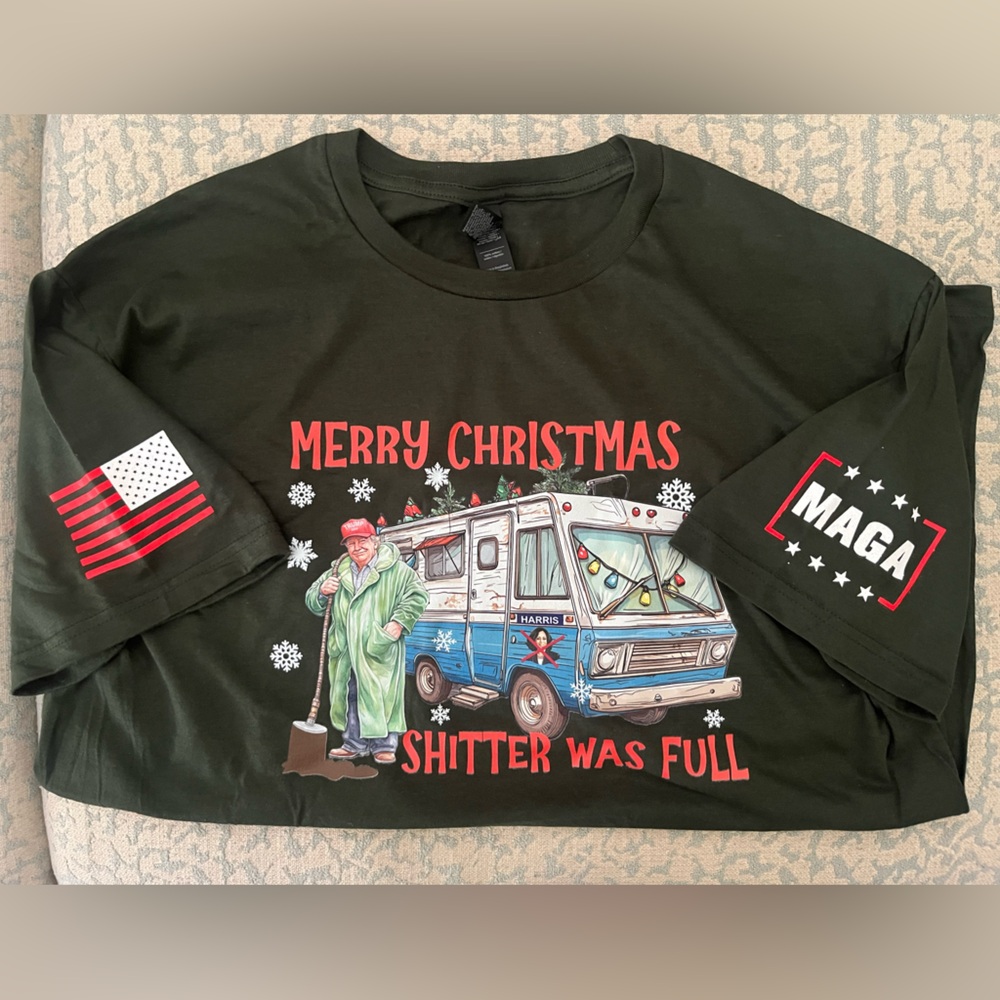 Gildan Black Christmas Graphic T-Shirt